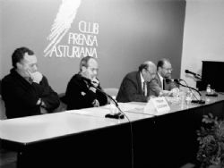 Mesa redonda sobre La comunicacin del suroccidente de Asturias