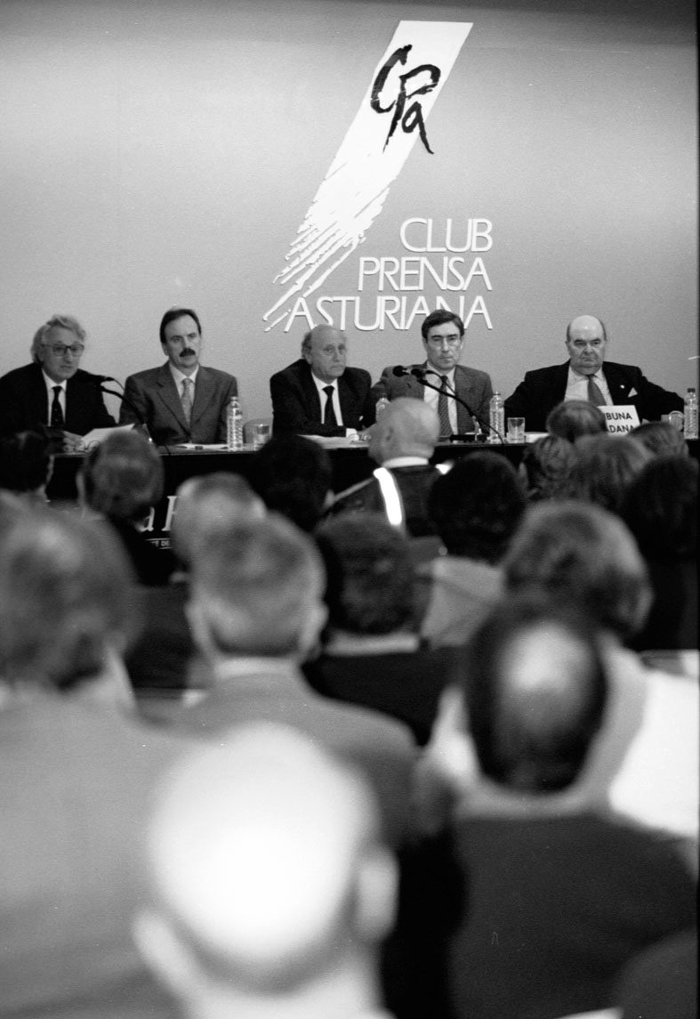 Mesa redonda sobre La Justicia vista por los jueces