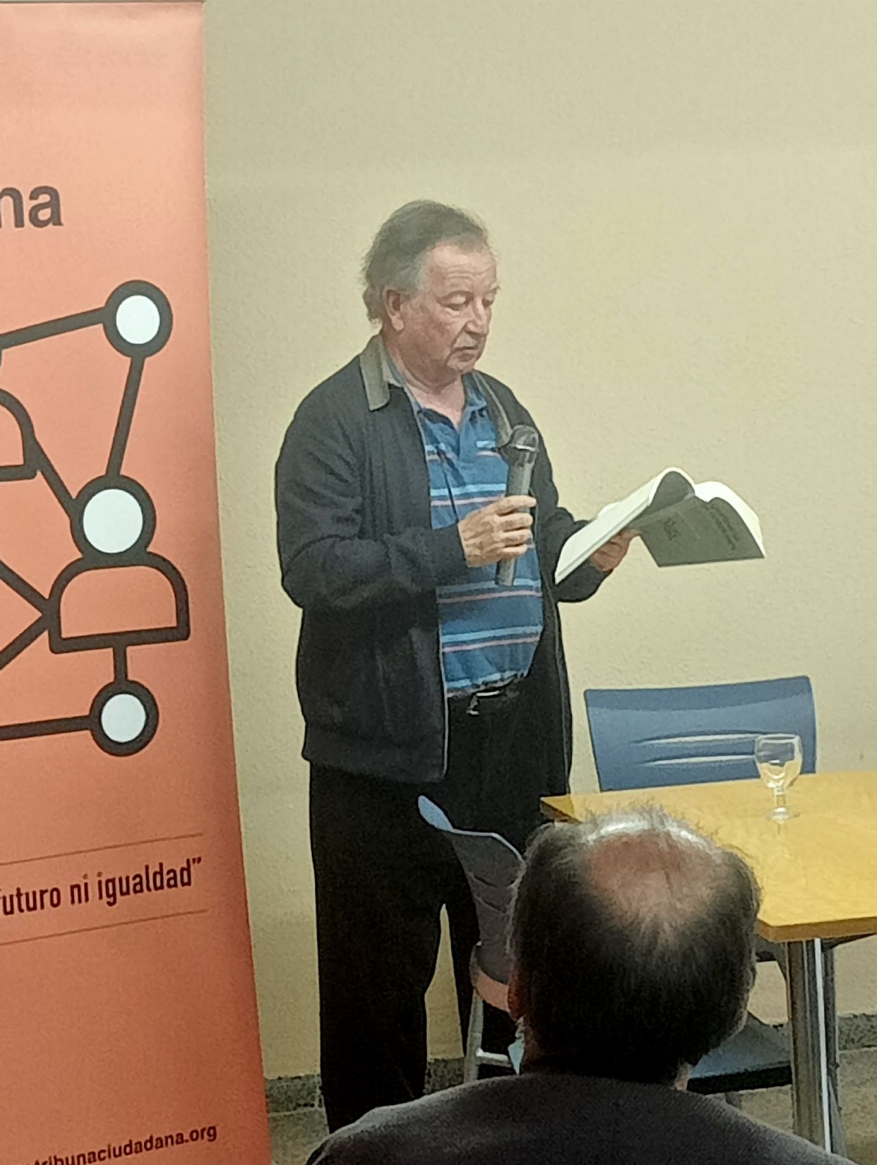 Presentaci�n del libro Experiencia en los renglones, autor
