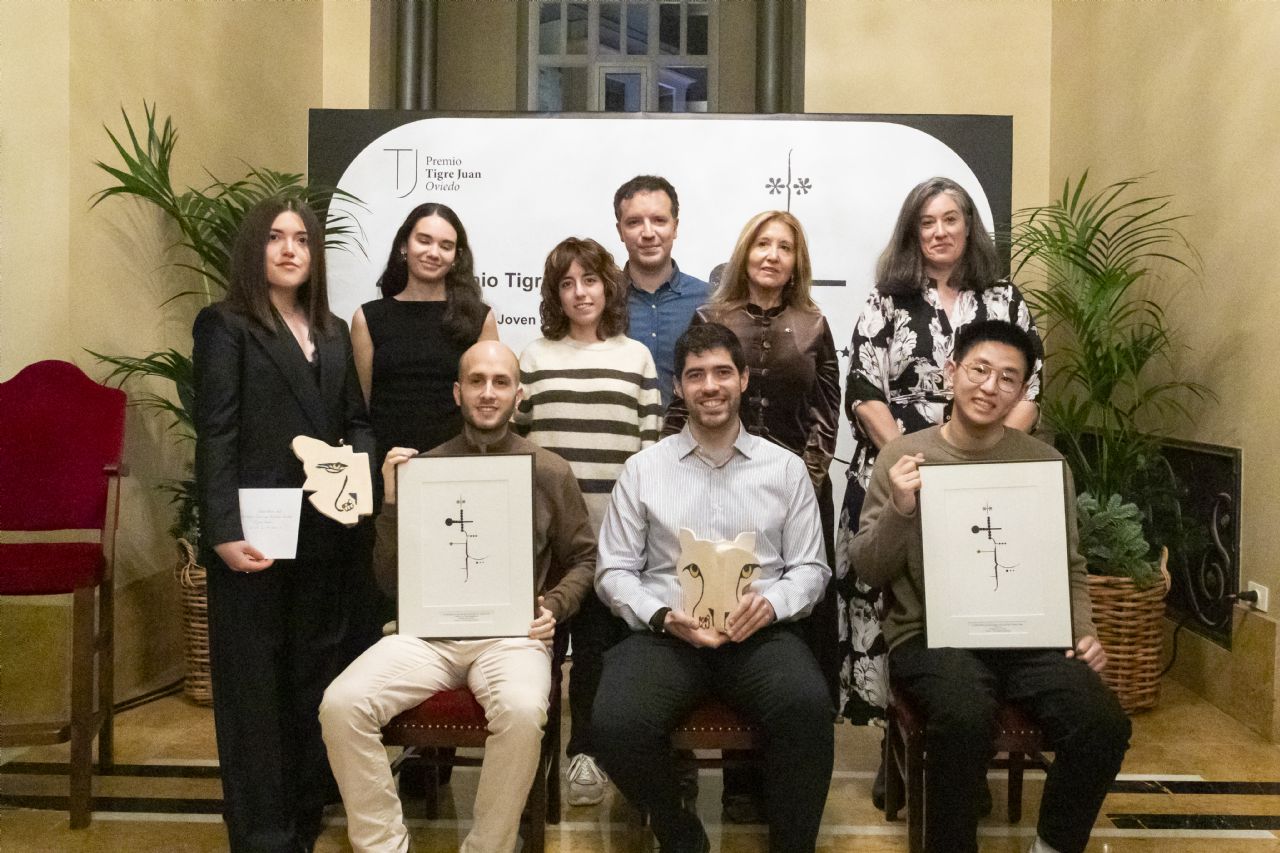 Jurados Joven y premiados concurso de relatos 2025