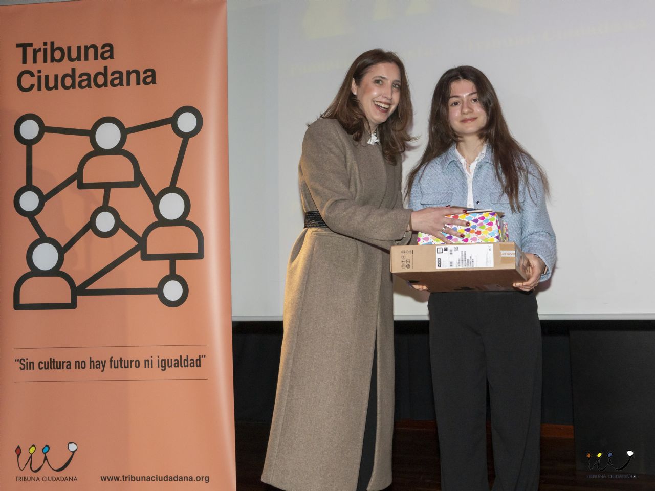 Irina Mar�a Pedrescu Virtus de las Letras, Sandra Miranda del El Corte Ingl�s y Enrique Monge