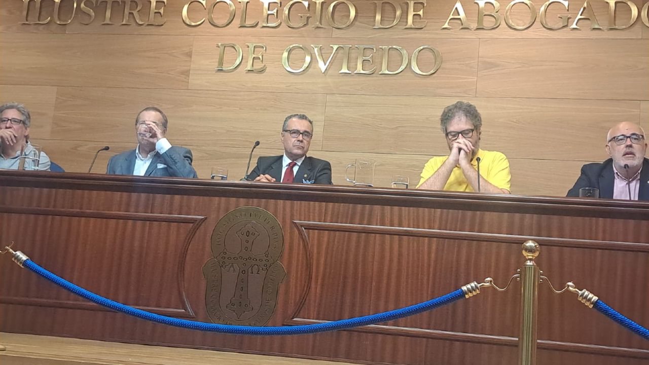Arturo Tellez, Pedro Sánchez, Antonio González Busto, Sergio del Molino , Javier Gámez